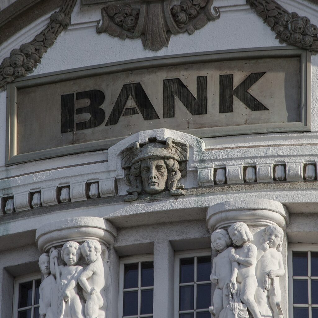 banco, reclamacion bancaria, clausulas abusivas, gastos hipotecarios